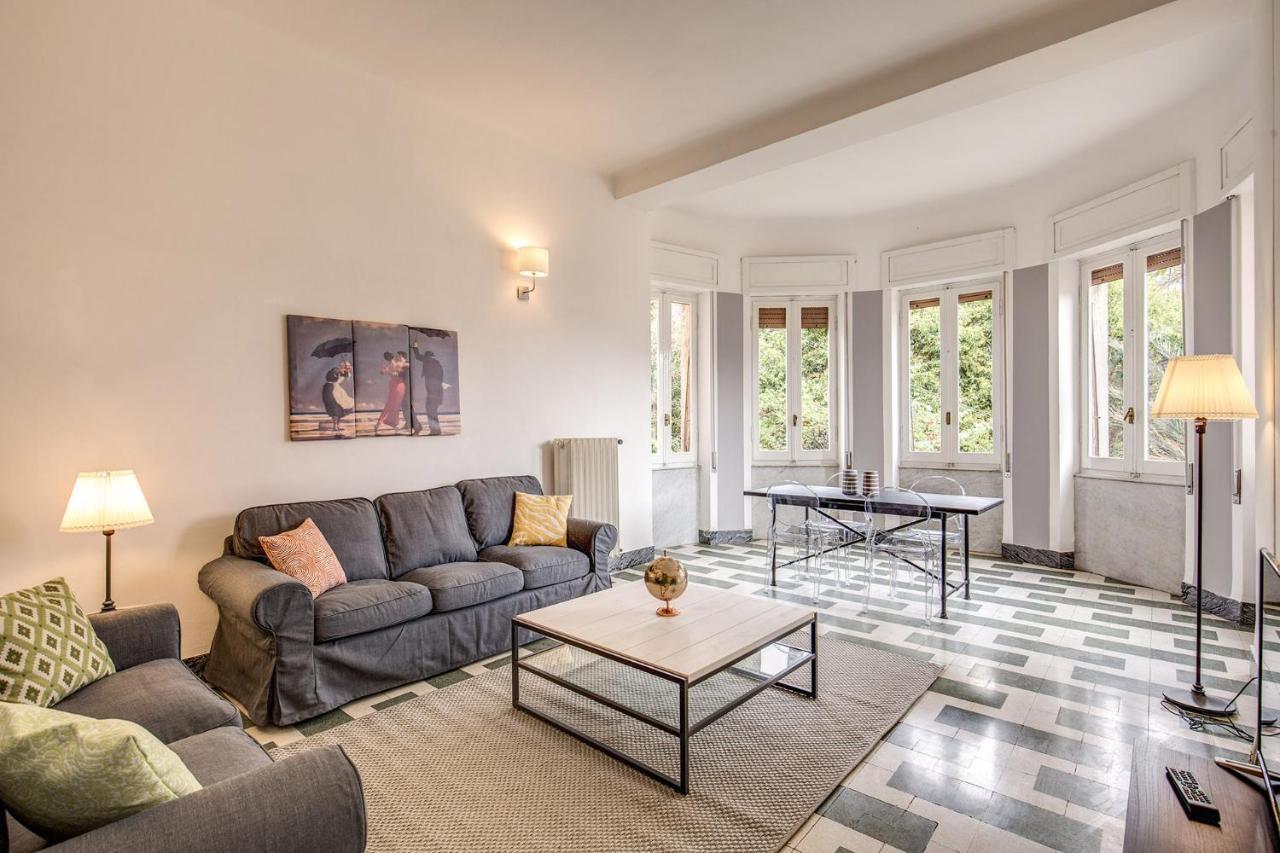 Aweshomeitaly - Bay Windows Apartment ลาสเปเซีย ภายนอก รูปภาพ