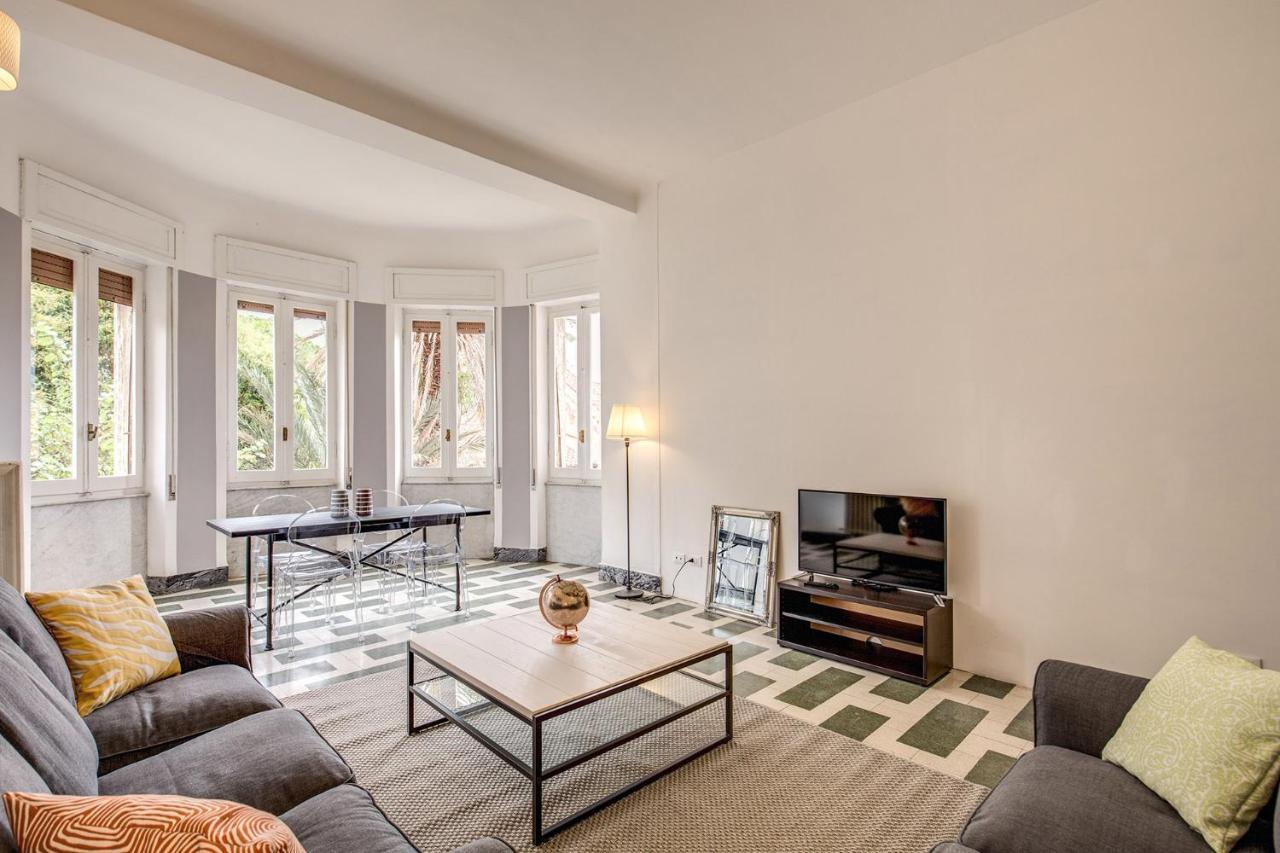 Aweshomeitaly - Bay Windows Apartment ลาสเปเซีย ภายนอก รูปภาพ